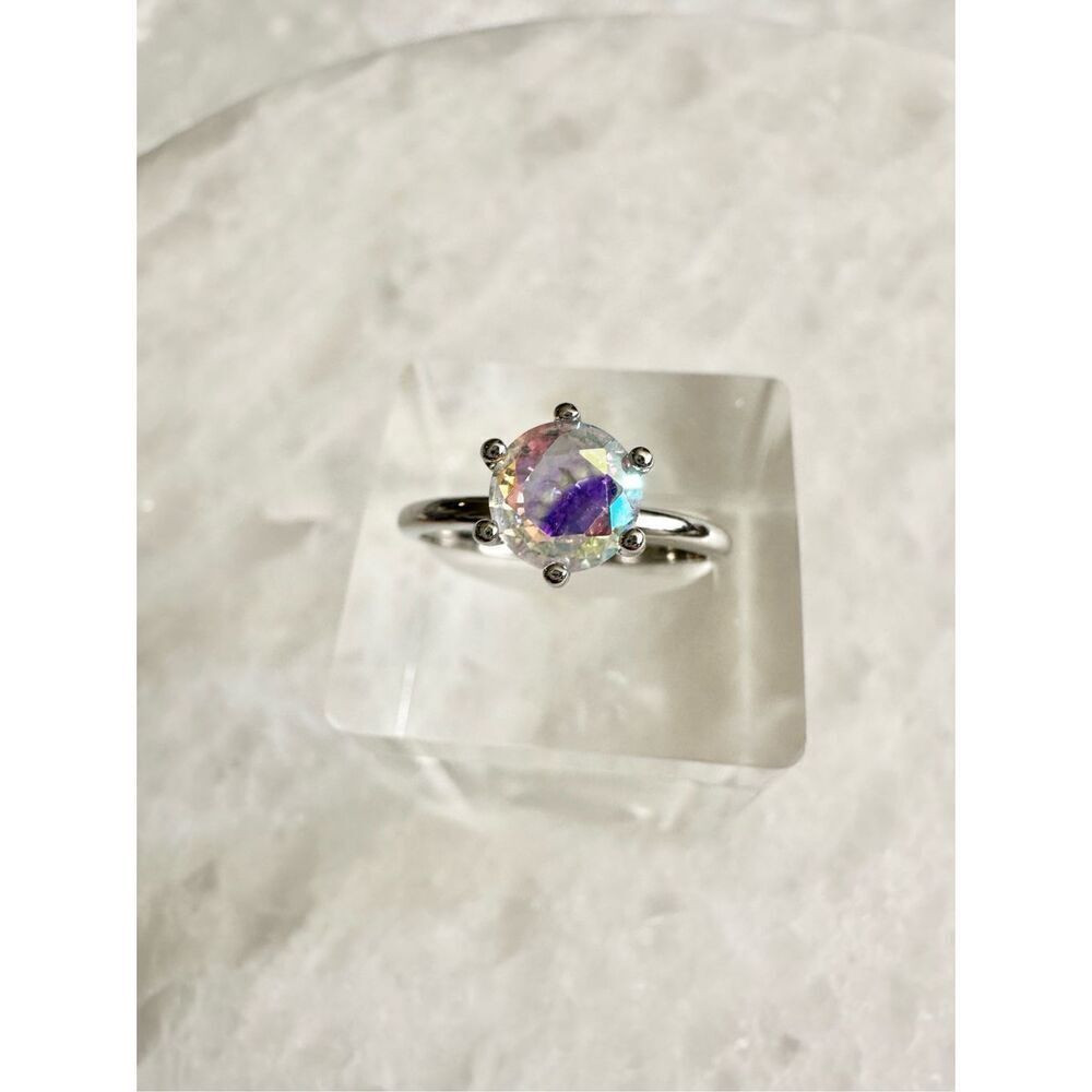 Iridescent round cut cocktail ring ￼